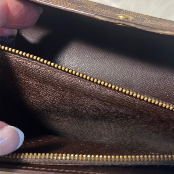 Louis Vuitton Damier Ebene canvas International Wallet. P43 - Picture 13 of 16